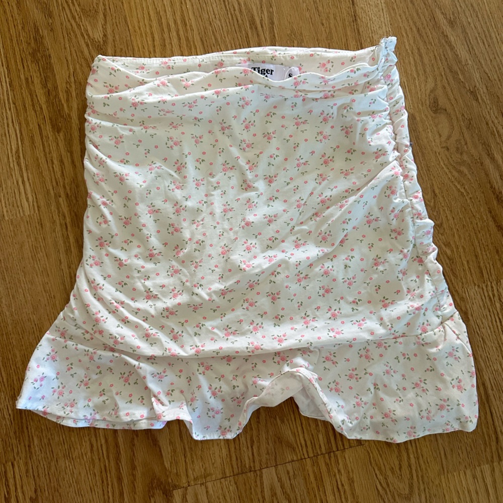 TIGER. MIST MINI FRILL SKIRT.